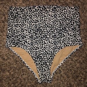 *NWT High waisted swimsuit bottom in animal print